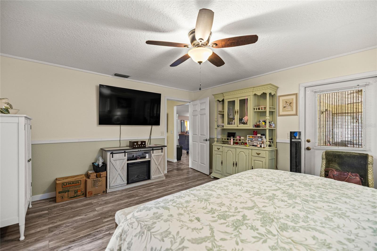 Image 13 of 35 For 2535 8th Avenue