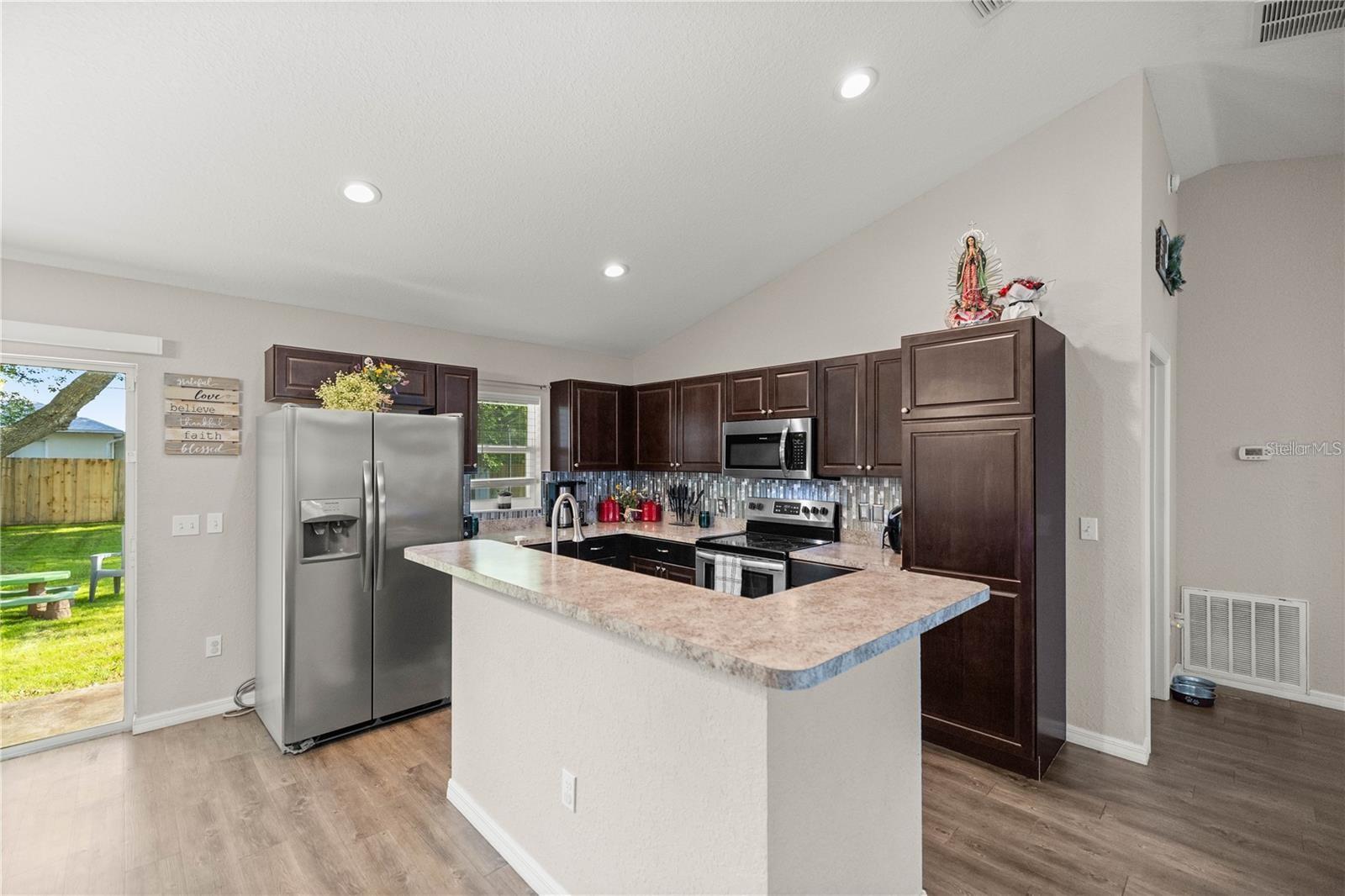 Image 13 of 30 For 7 Poplar Court