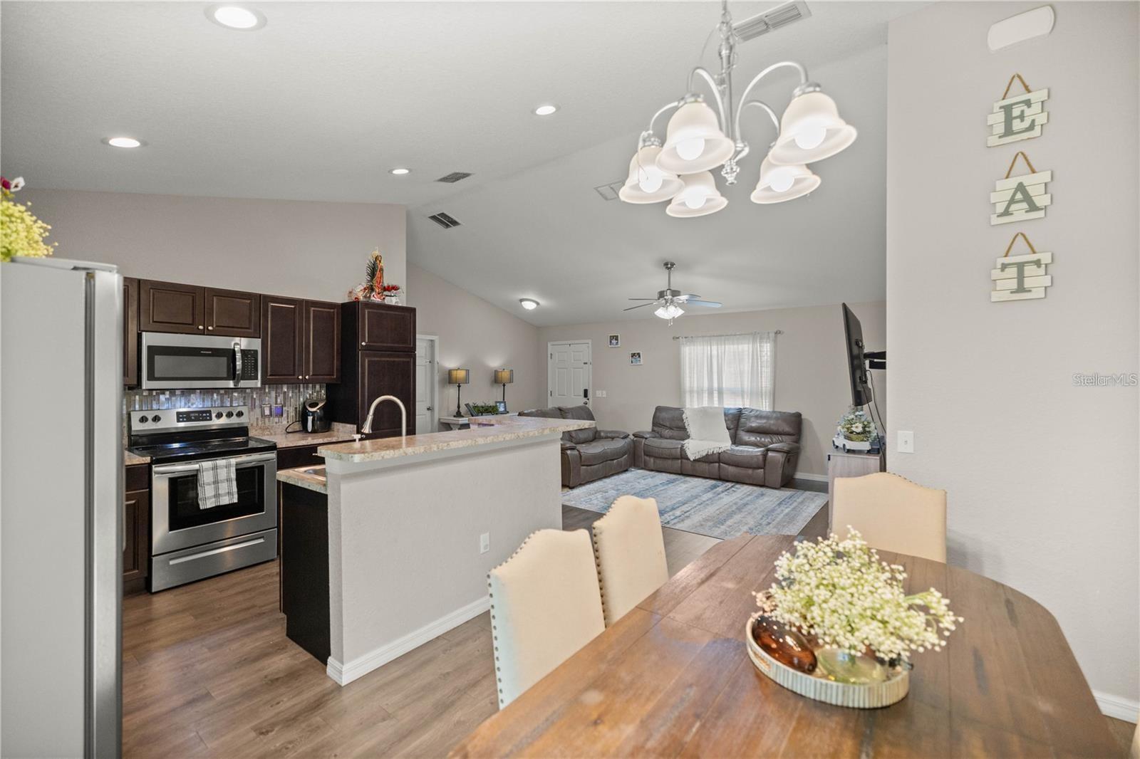 Image 15 of 30 For 7 Poplar Court