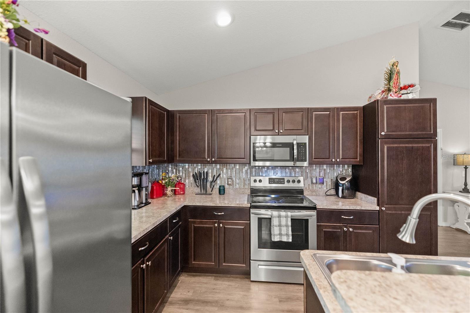 Image 16 of 30 For 7 Poplar Court