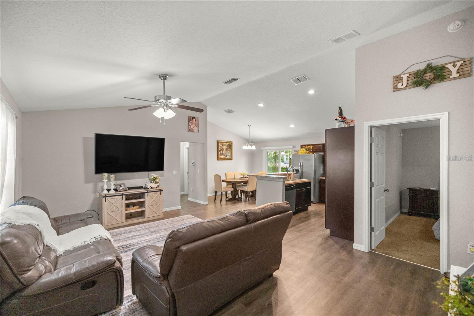 Image 9 of 30 For 7 Poplar Court