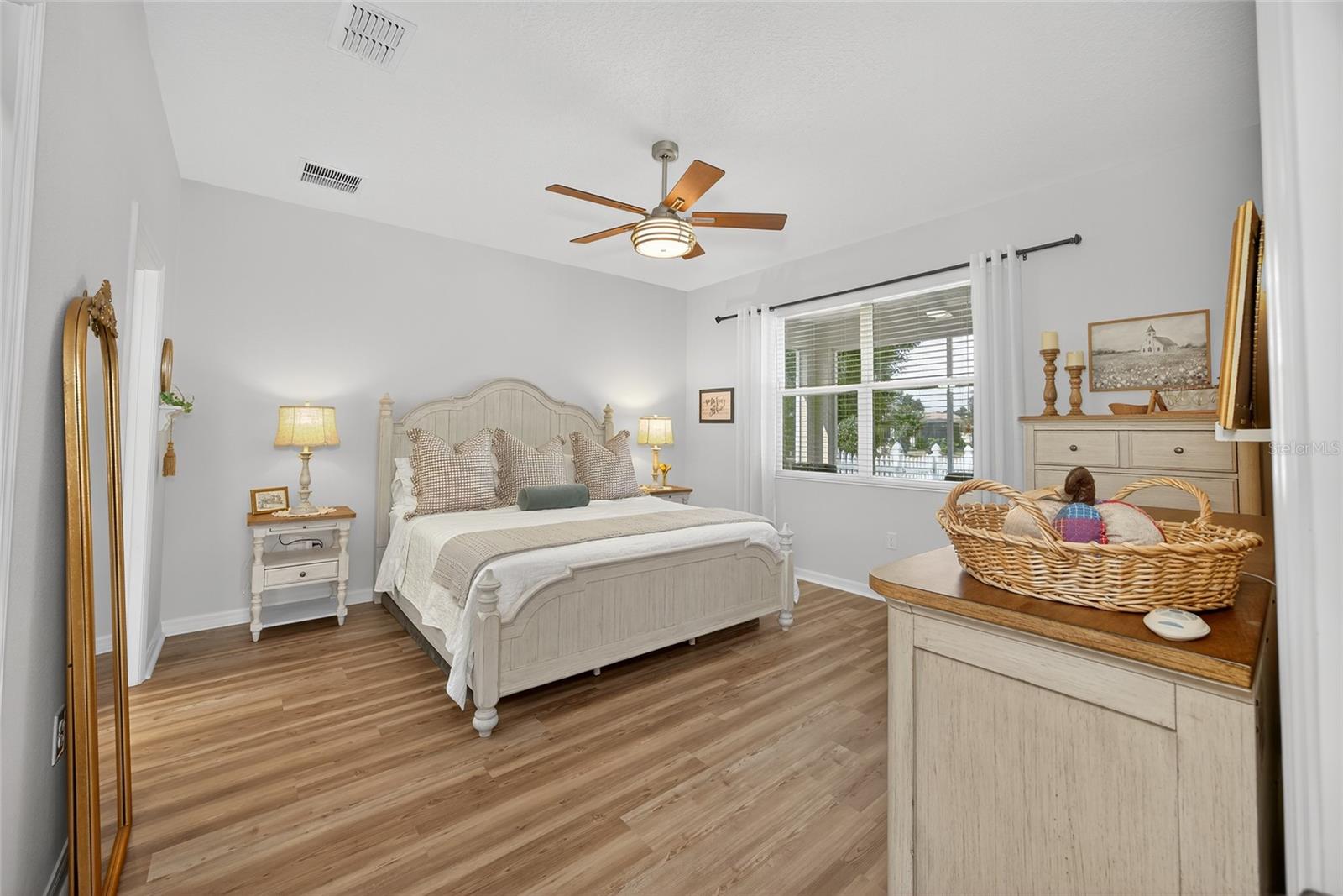 Image 14 of 27 For 7980 87th Loop