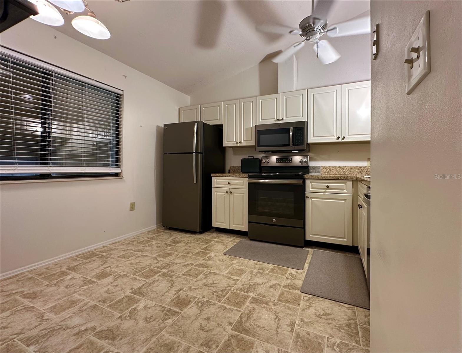 Image 10 of 19 For 5685 Marina Drive 4