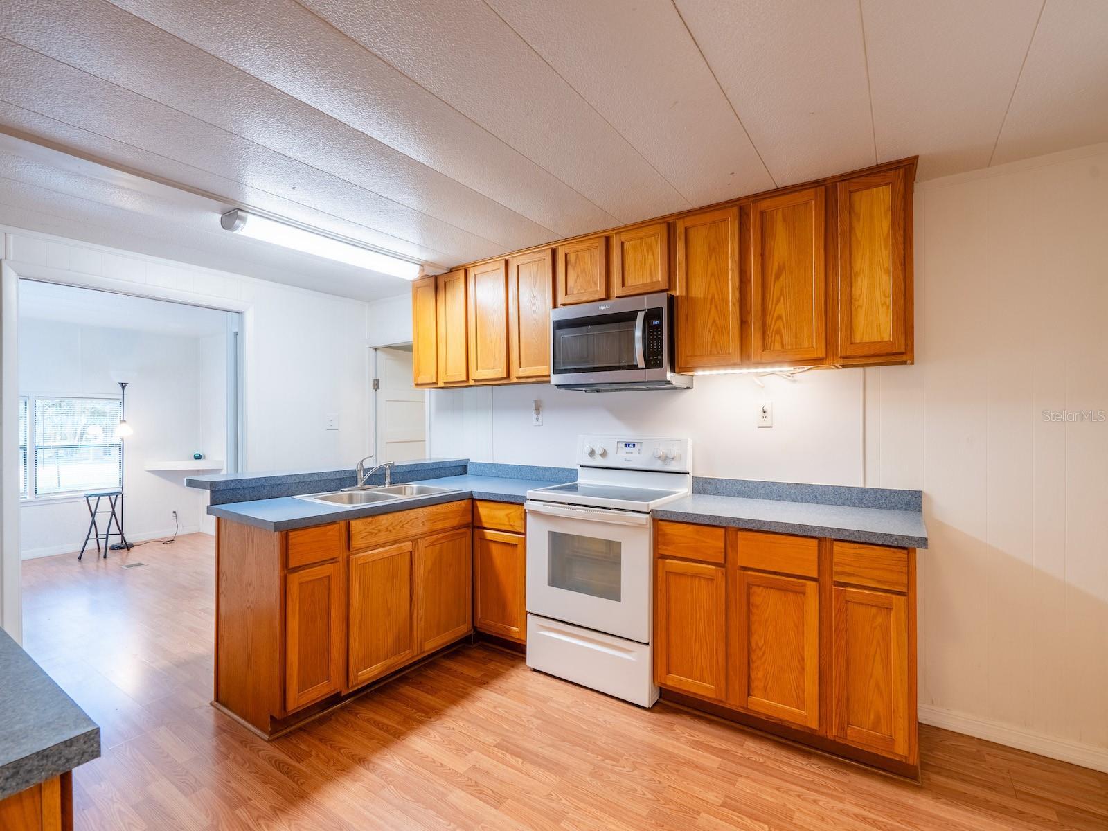 Image 13 of 35 For 22045 106th Avenue