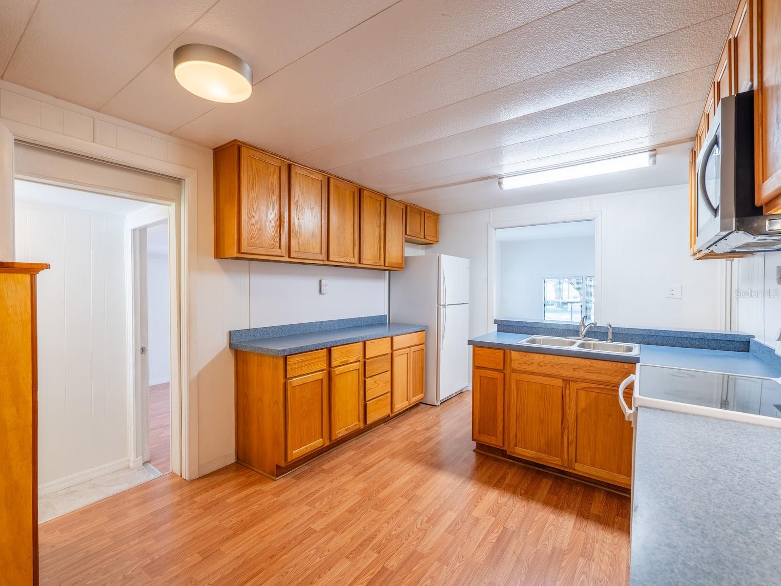 Image 14 of 35 For 22045 106th Avenue