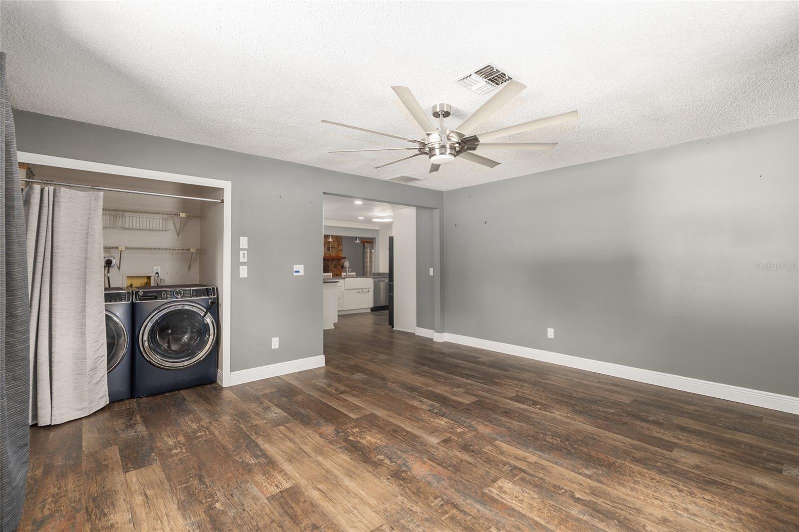 Listing photo id 9 for 3883 Westwind Court