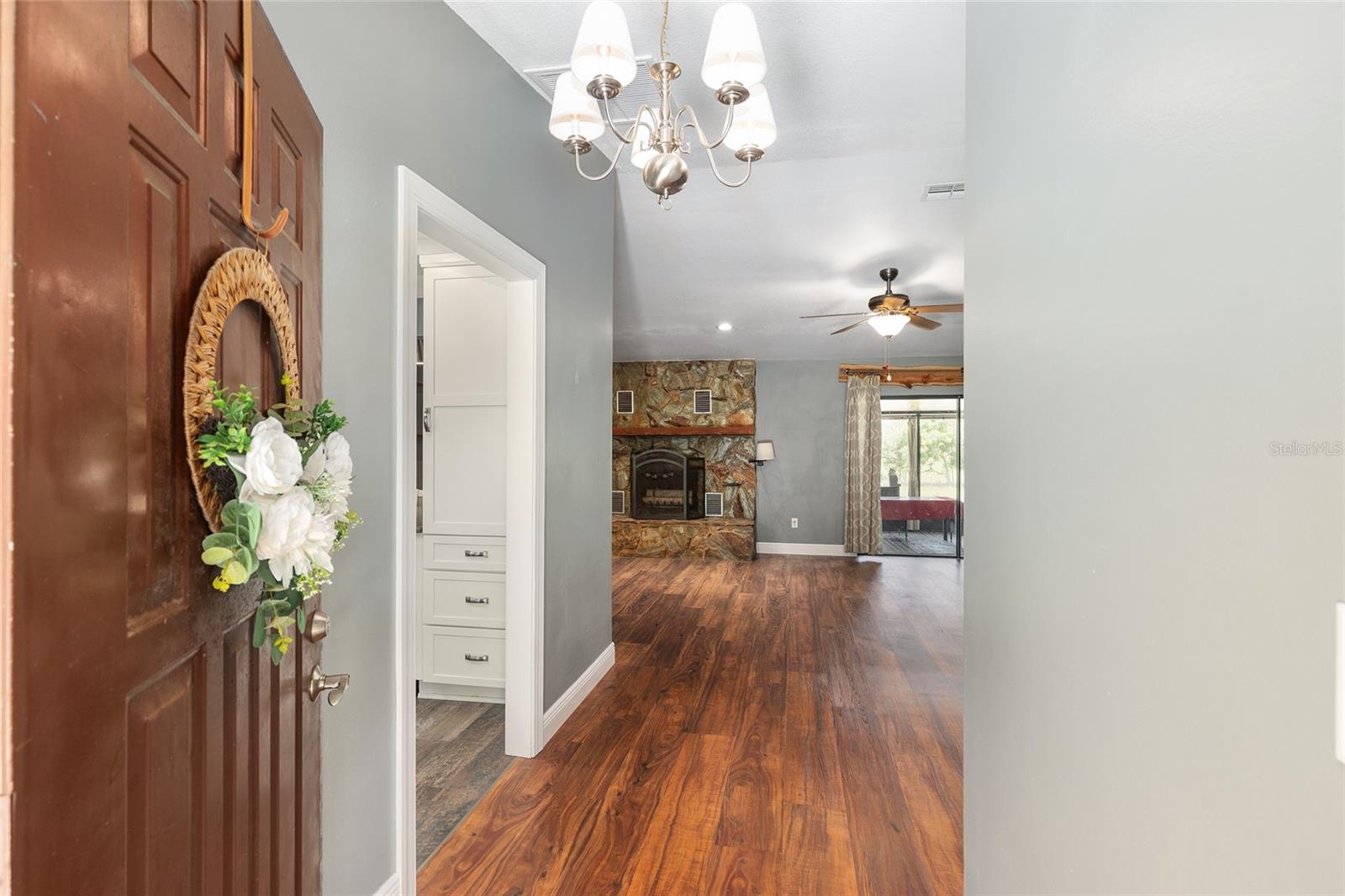 Listing photo id 11 for 3883 Westwind Court