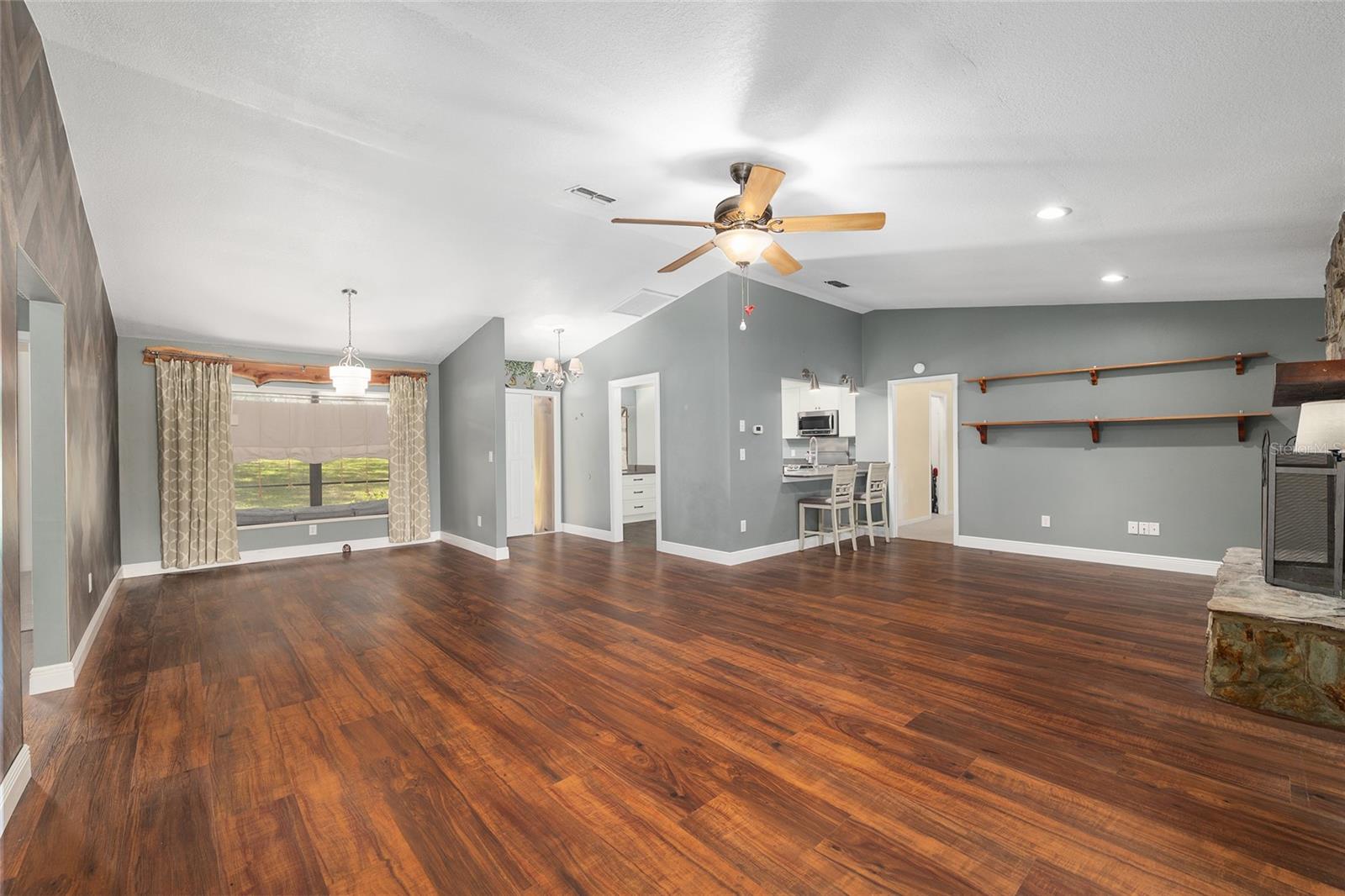 Listing photo id 13 for 3883 Westwind Court