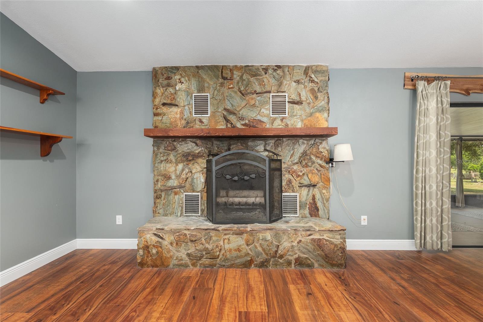 Listing photo id 16 for 3883 Westwind Court