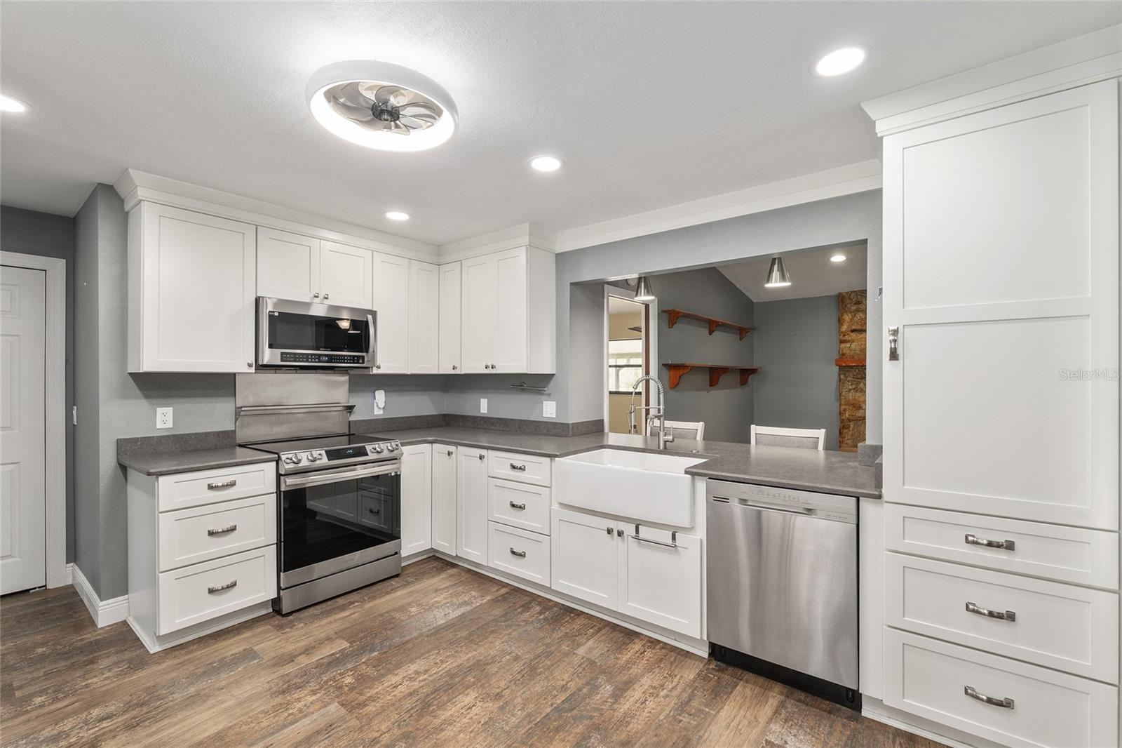 Listing photo id 0 for 3883 Westwind Court
