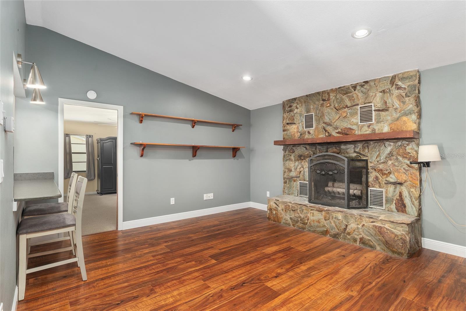 Listing photo id 18 for 3883 Westwind Court