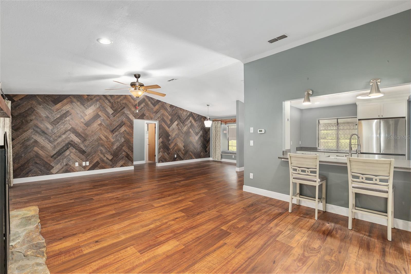 Listing photo id 25 for 3883 Westwind Court