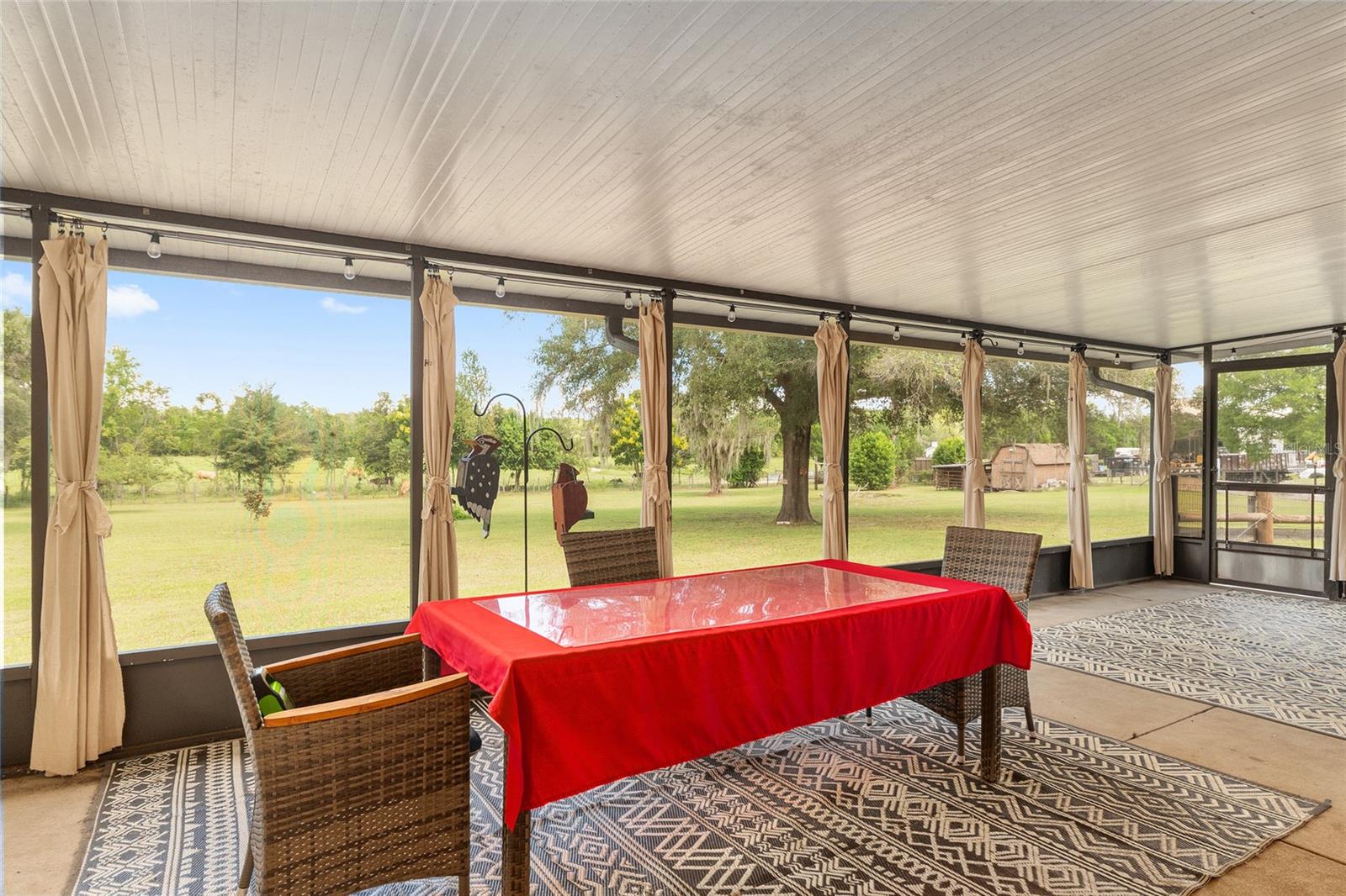 Listing photo id 37 for 3883 Westwind Court