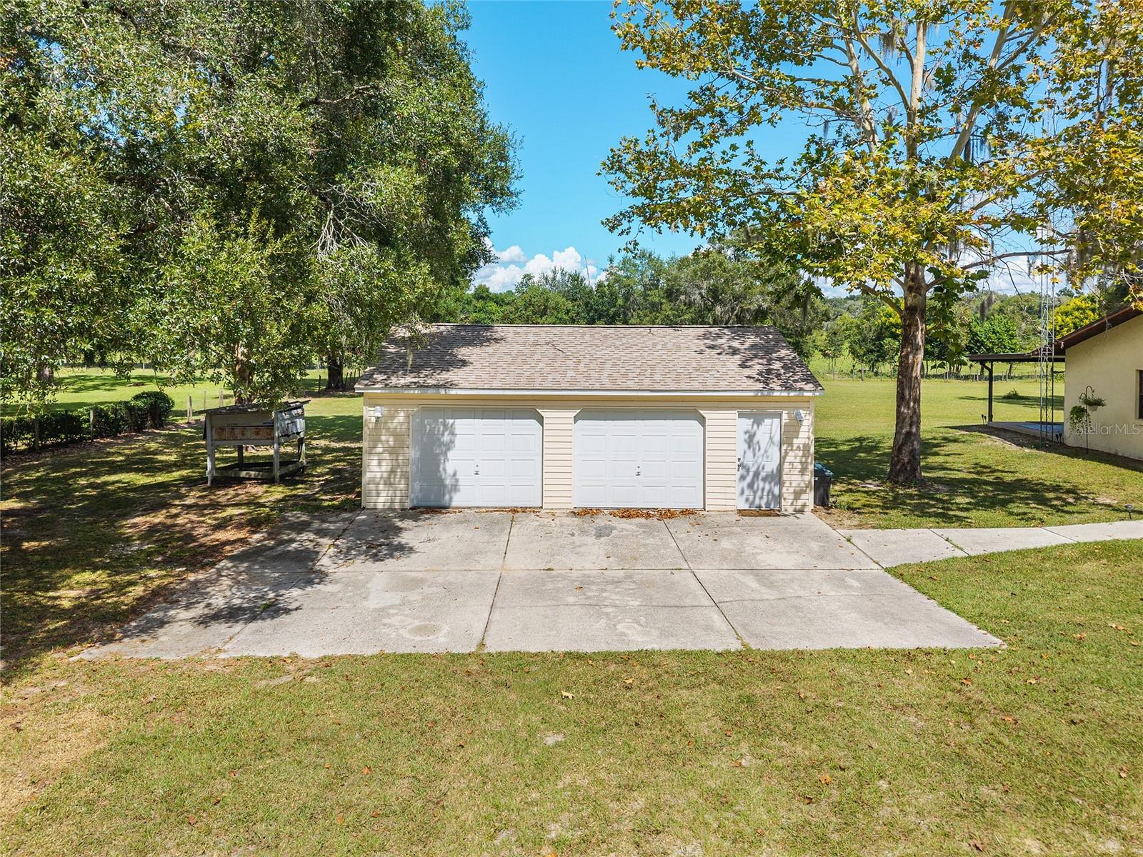 Listing photo id 40 for 3883 Westwind Court