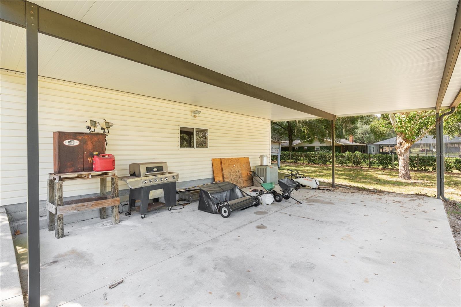 Listing photo id 43 for 3883 Westwind Court