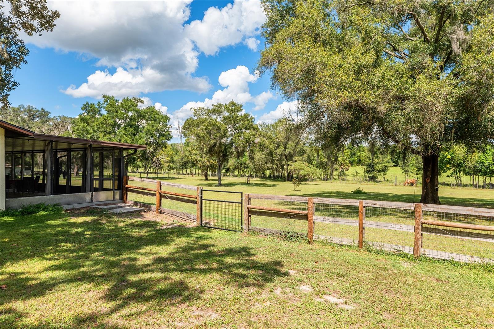 Listing photo id 47 for 3883 Westwind Court