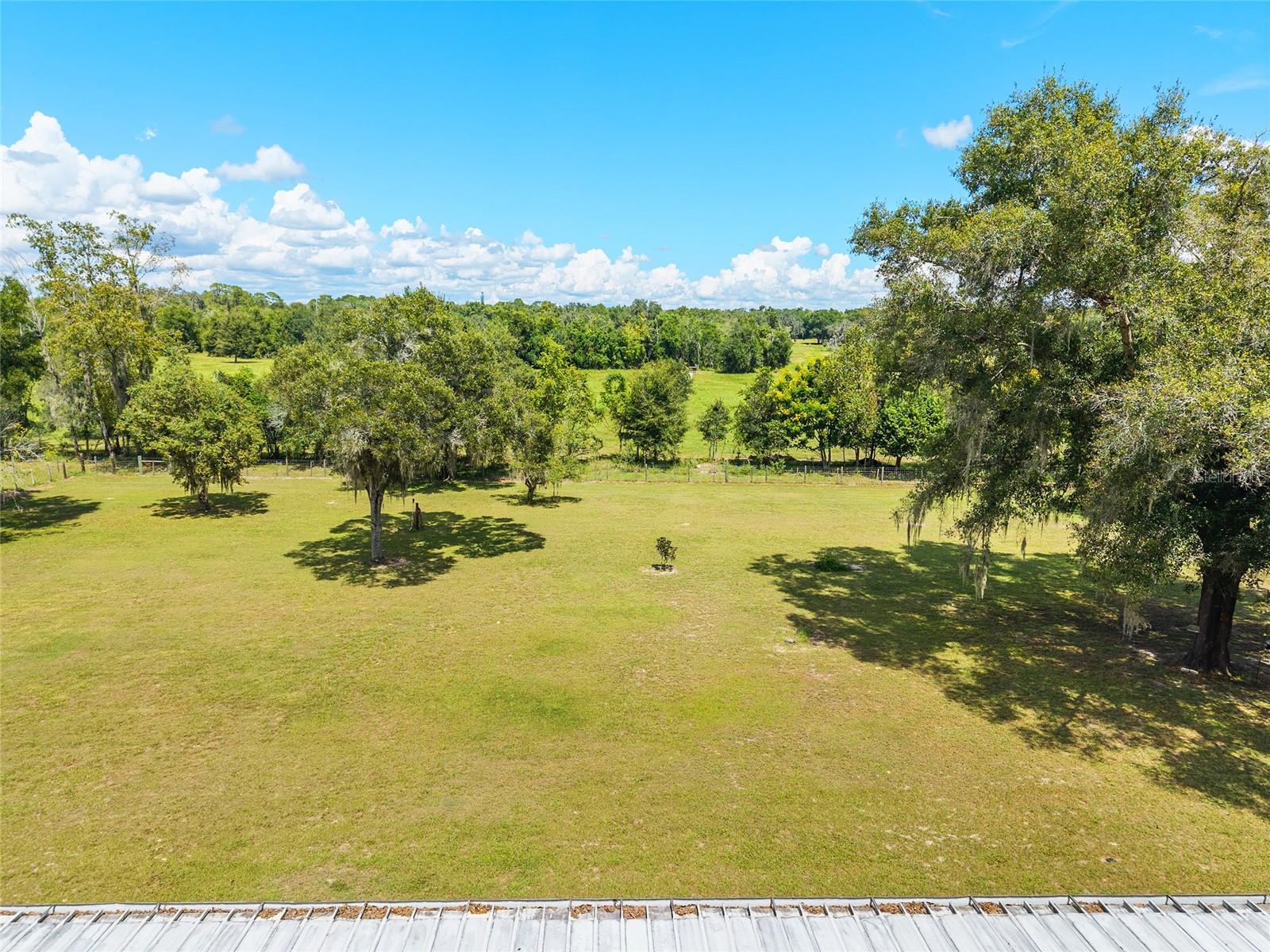 Listing photo id 48 for 3883 Westwind Court
