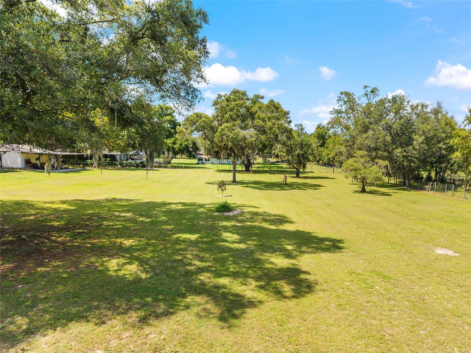 Listing photo id 50 for 3883 Westwind Court