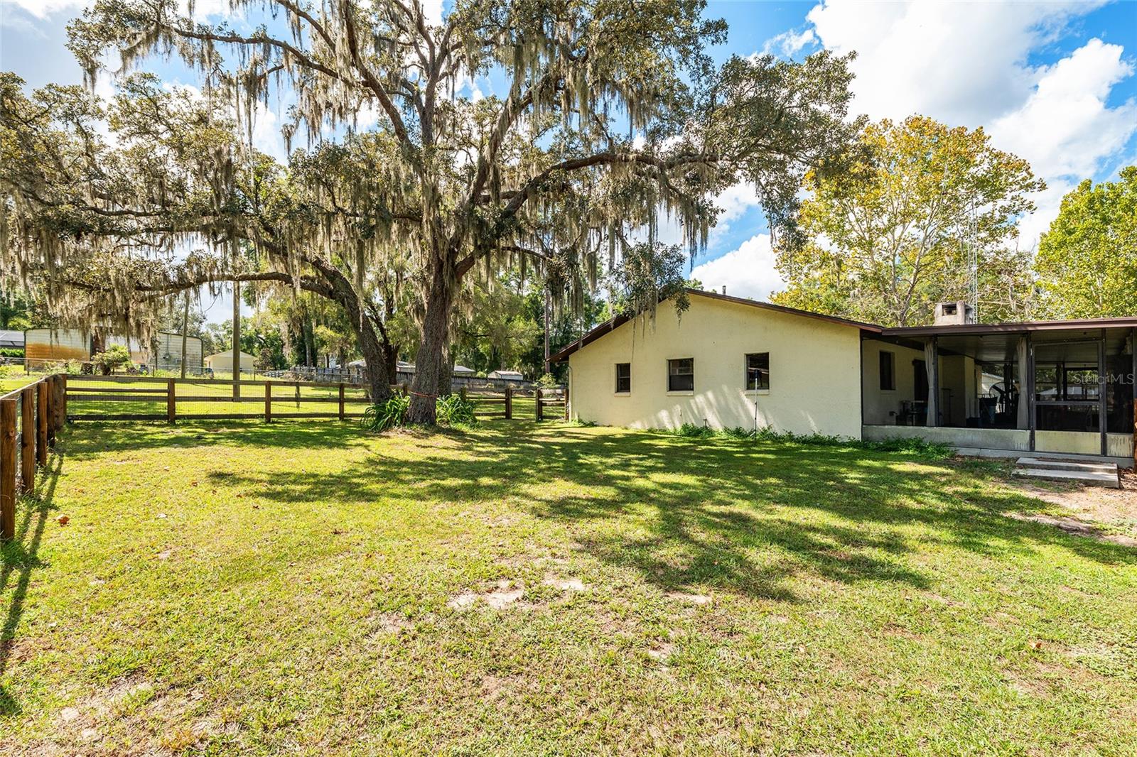 Listing photo id 52 for 3883 Westwind Court