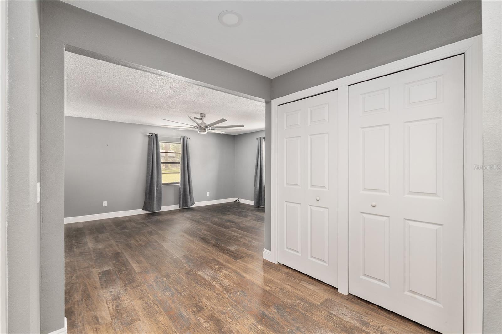 Listing photo id 6 for 3883 Westwind Court