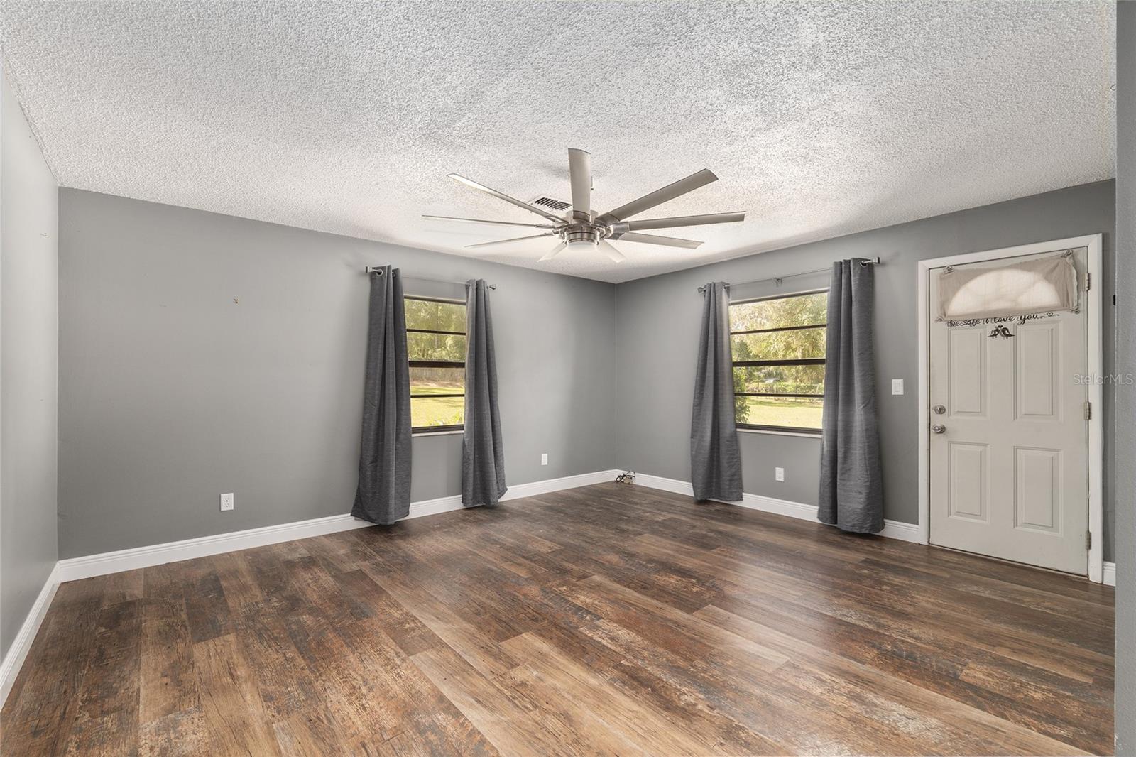 Listing photo id 7 for 3883 Westwind Court