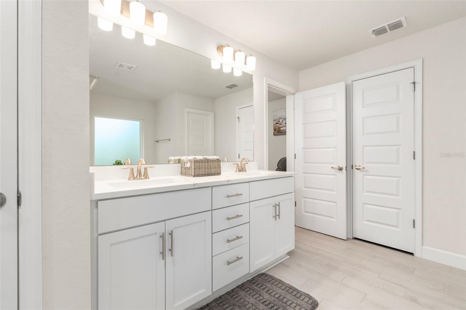 Image 18 of 39 For 560 113th Circle