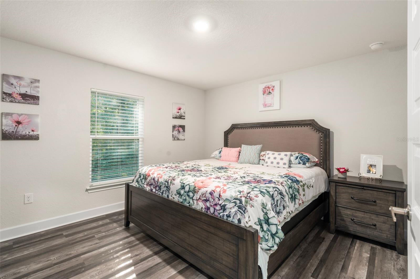 Image 20 of 39 For 560 113th Circle