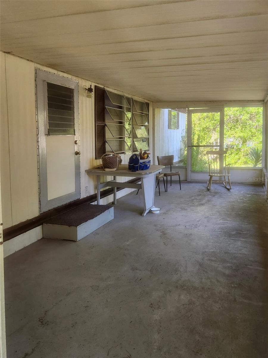 Image 6 of 33 For 18436 4th Terrace