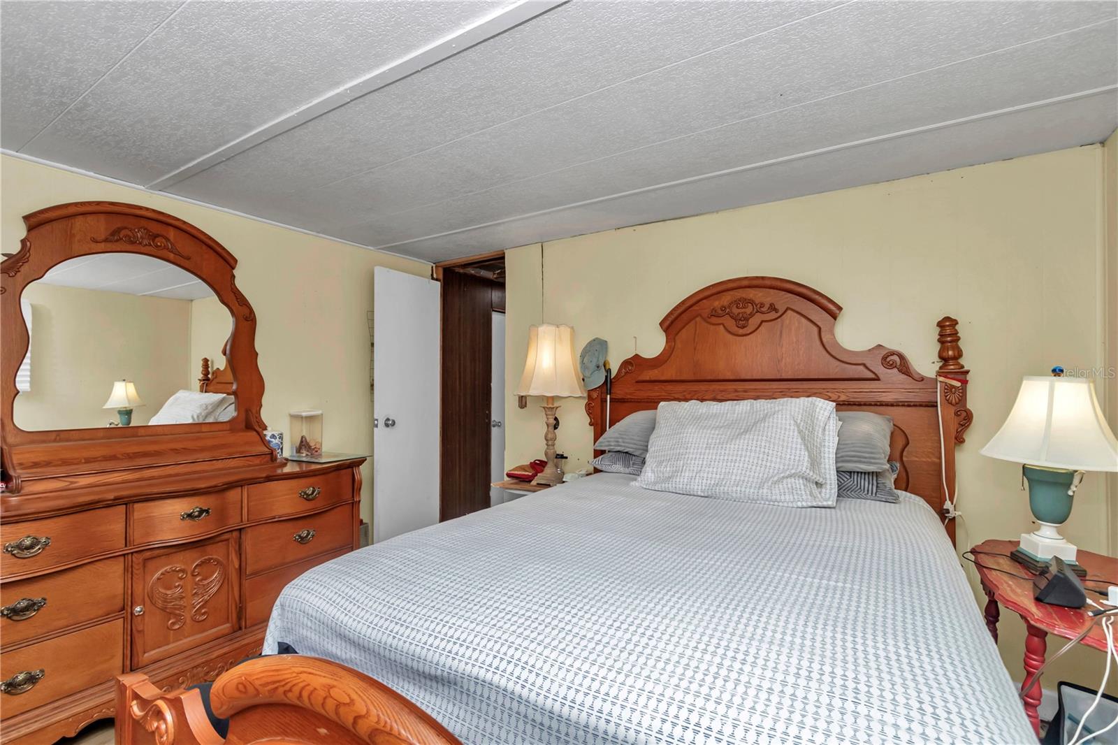 Image 8 of 33 For 18436 4th Terrace