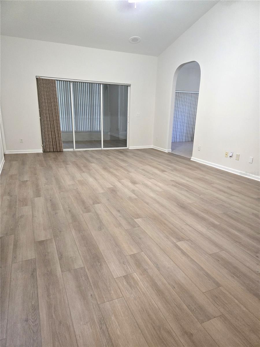 Image 3 of 20 For 2352 53rd Avenue Road