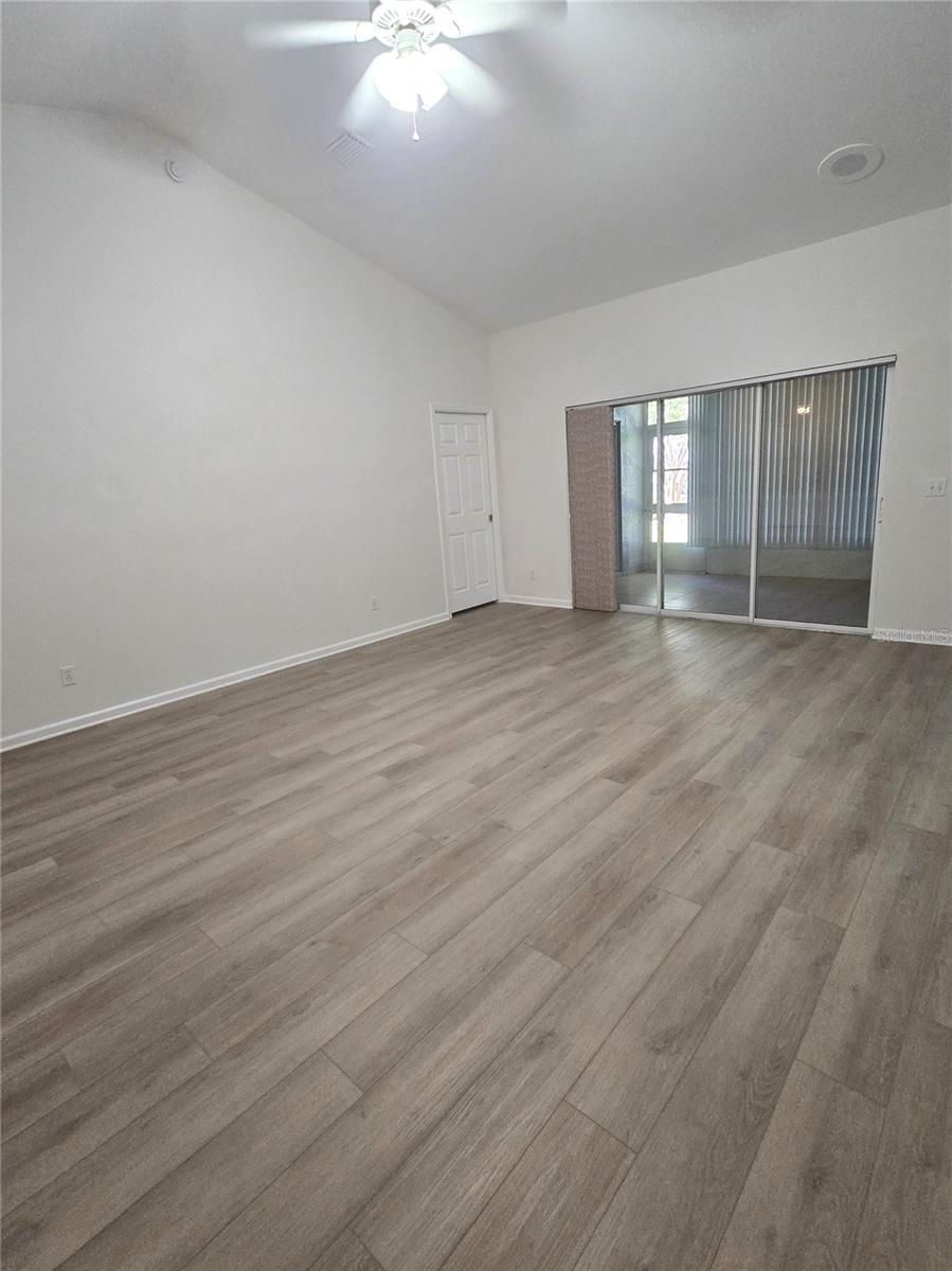 Image 4 of 20 For 2352 53rd Avenue Road