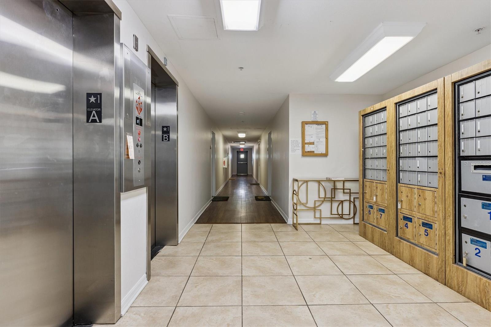 Image 11 of 57 For 406 Azeele Street 405