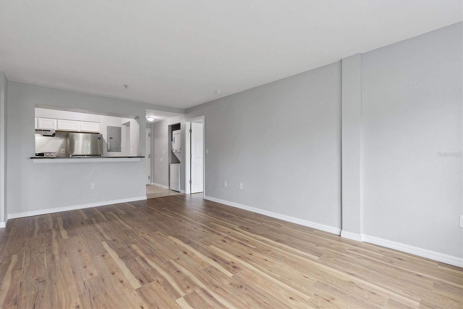 Image 33 of 57 For 406 Azeele Street 405