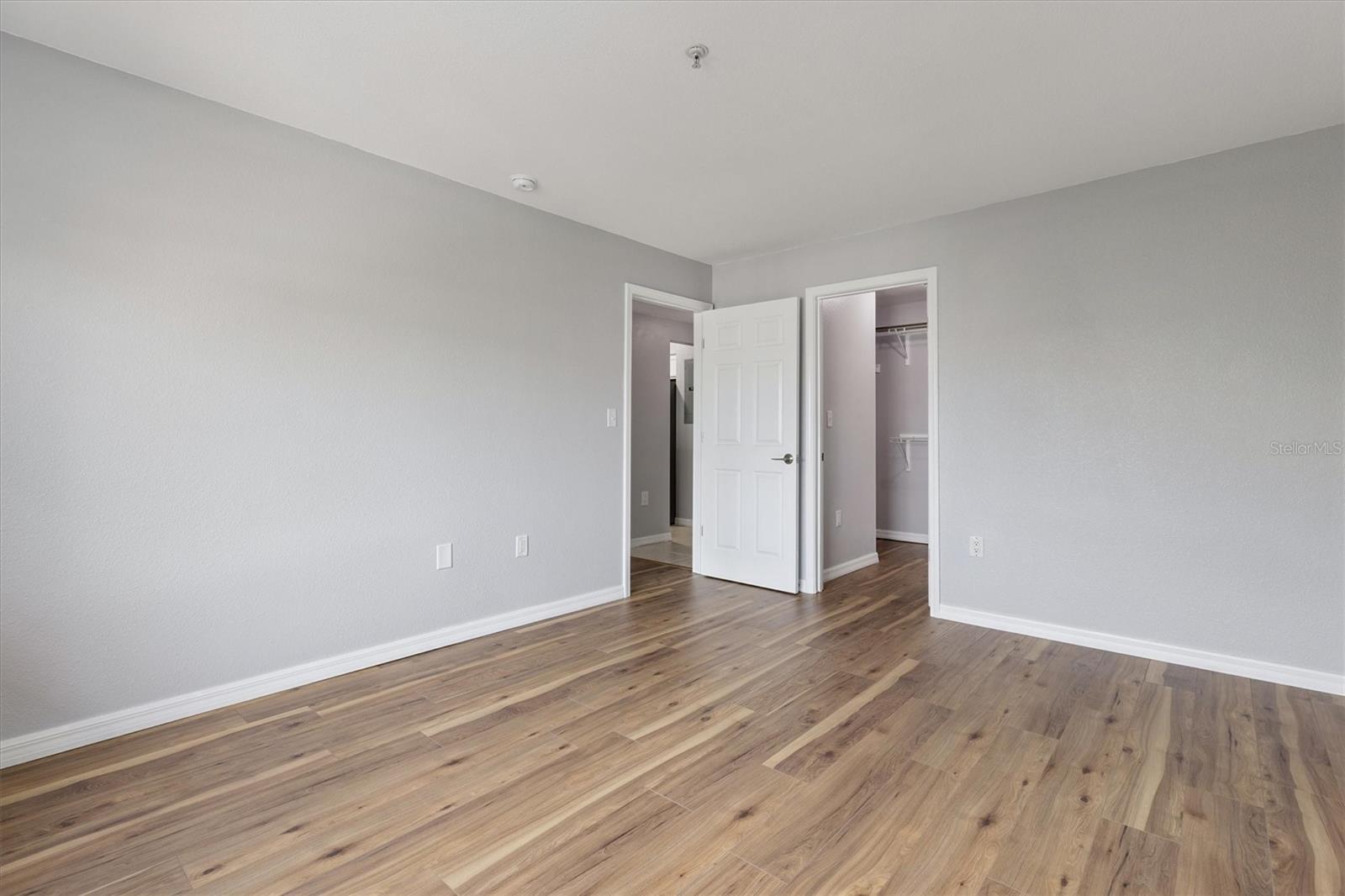 Image 37 of 57 For 406 Azeele Street 405