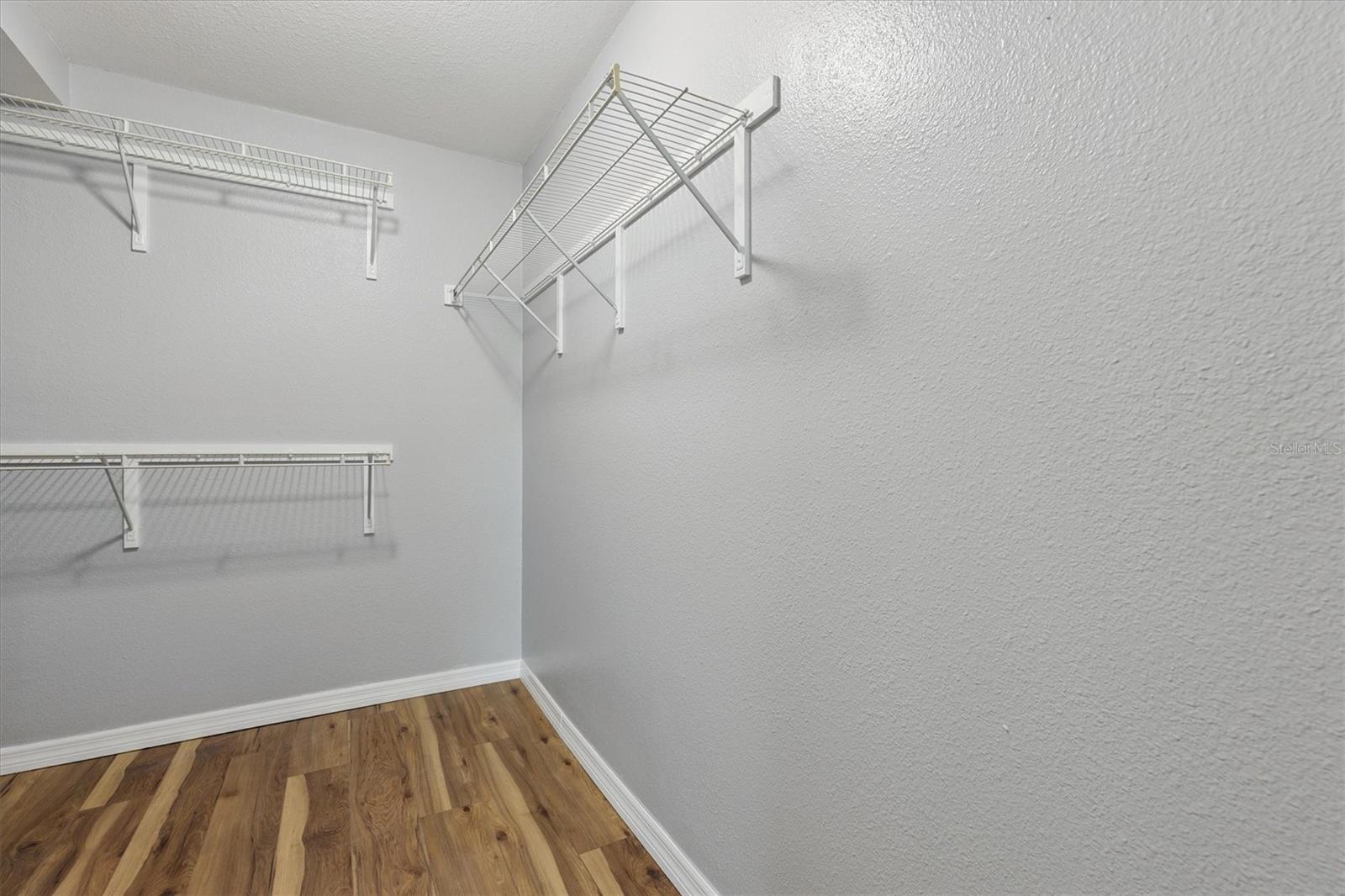 Image 43 of 57 For 406 Azeele Street 405