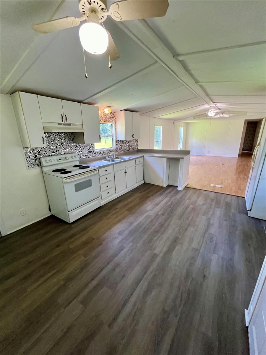 Image 33 of 47 For 8035 33rd Court