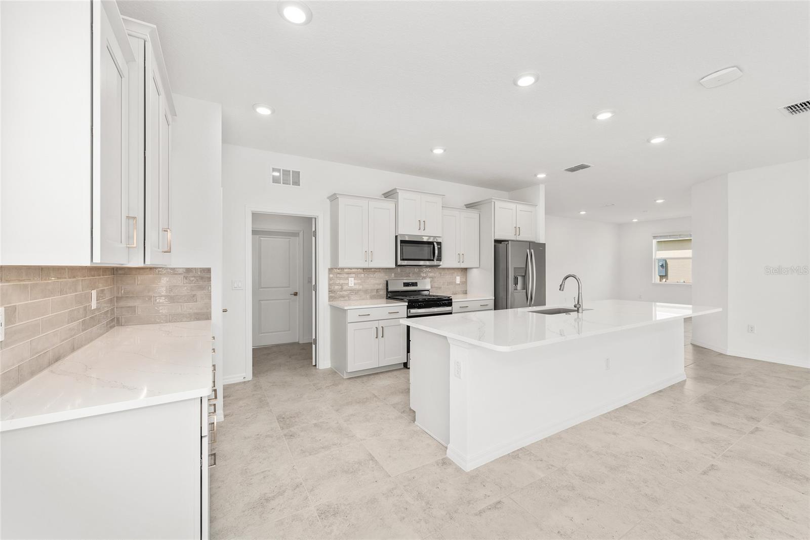 Image 18 of 36 For 10377 106th Court