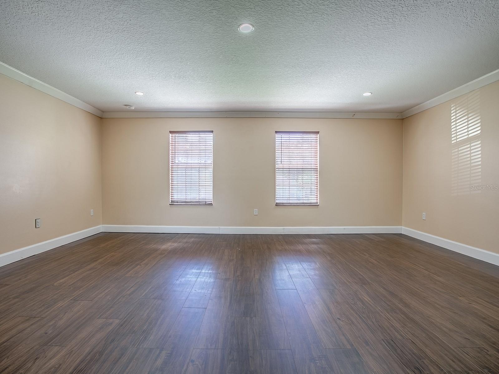 Listing photo id 9 for 1467 Pringle Place