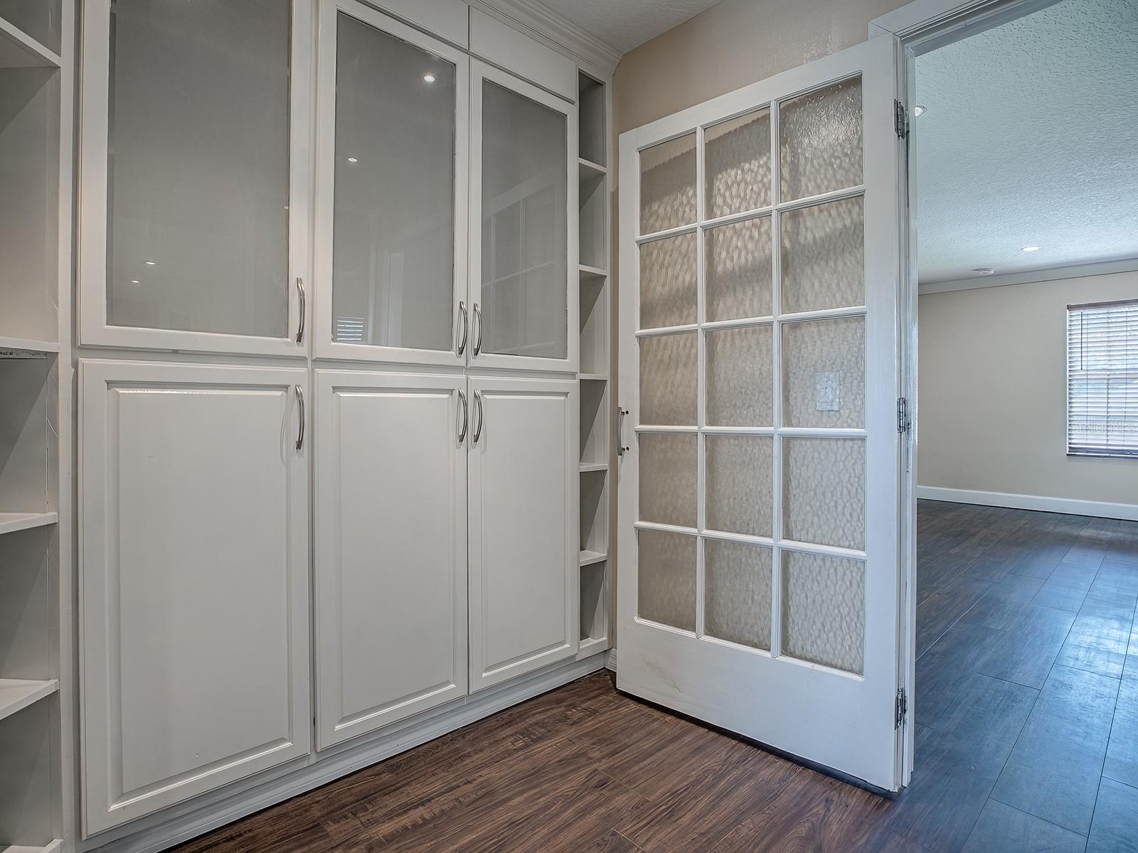 Listing photo id 12 for 1467 Pringle Place