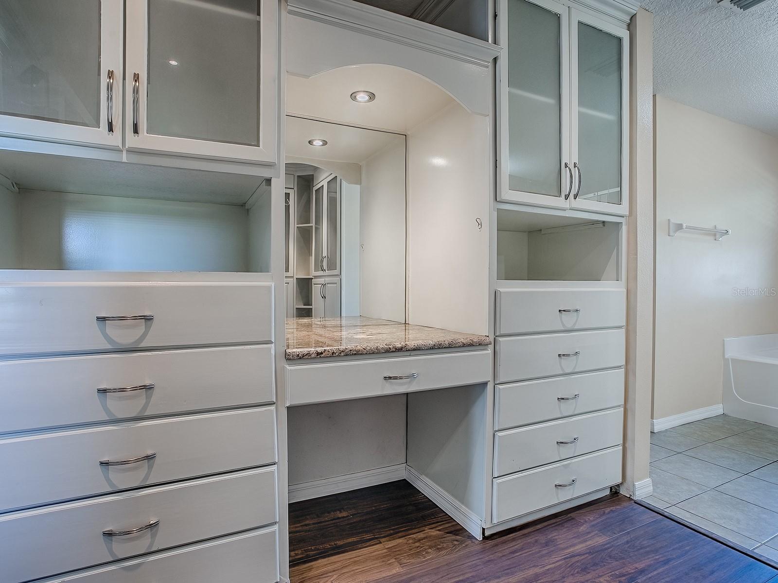 Listing photo id 13 for 1467 Pringle Place