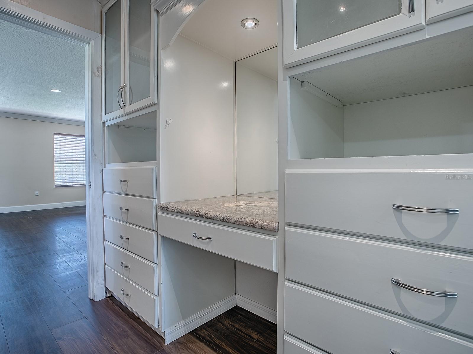 Listing photo id 14 for 1467 Pringle Place