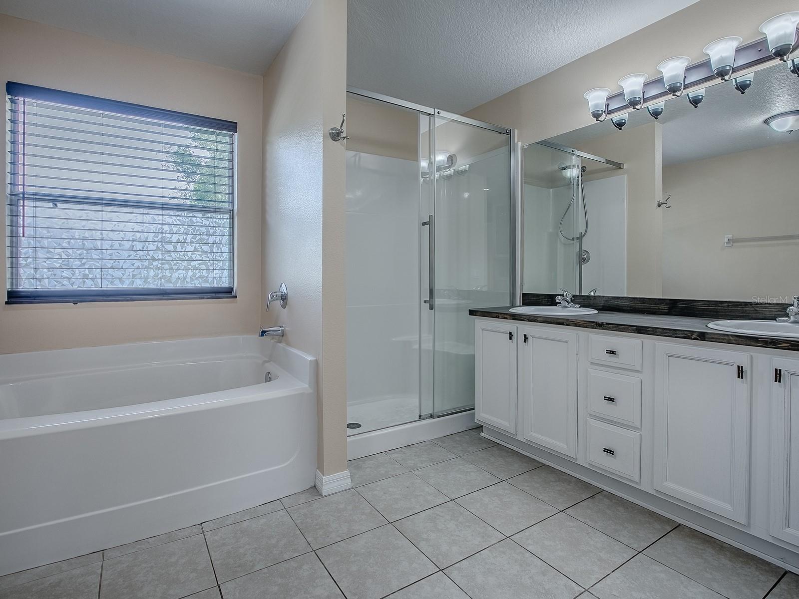 Listing photo id 17 for 1467 Pringle Place