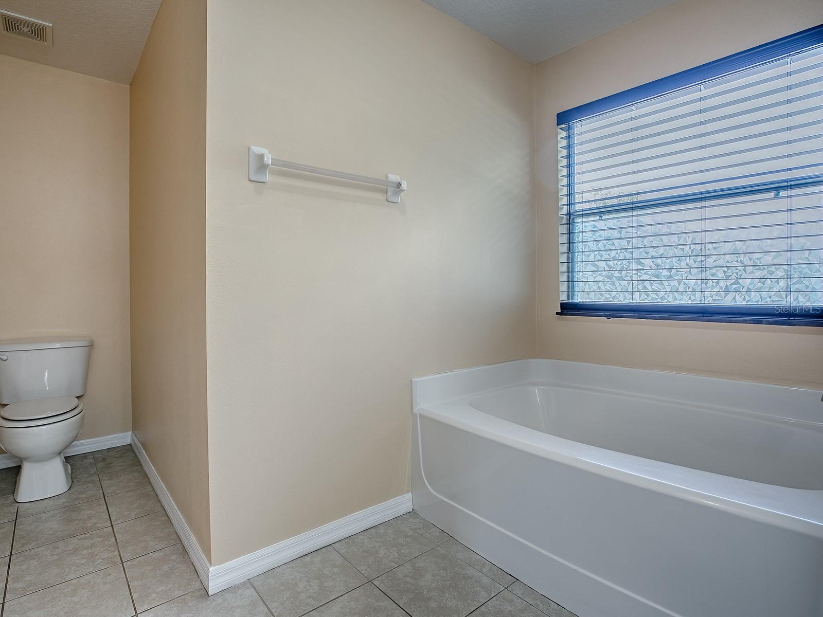 Listing photo id 18 for 1467 Pringle Place
