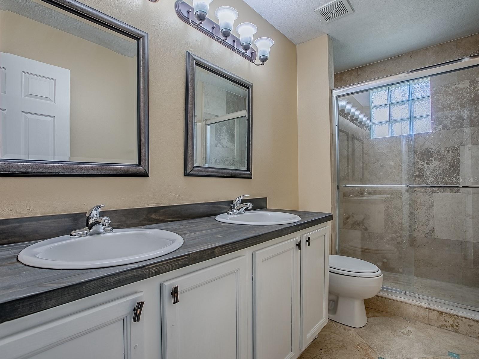 Listing photo id 19 for 1467 Pringle Place