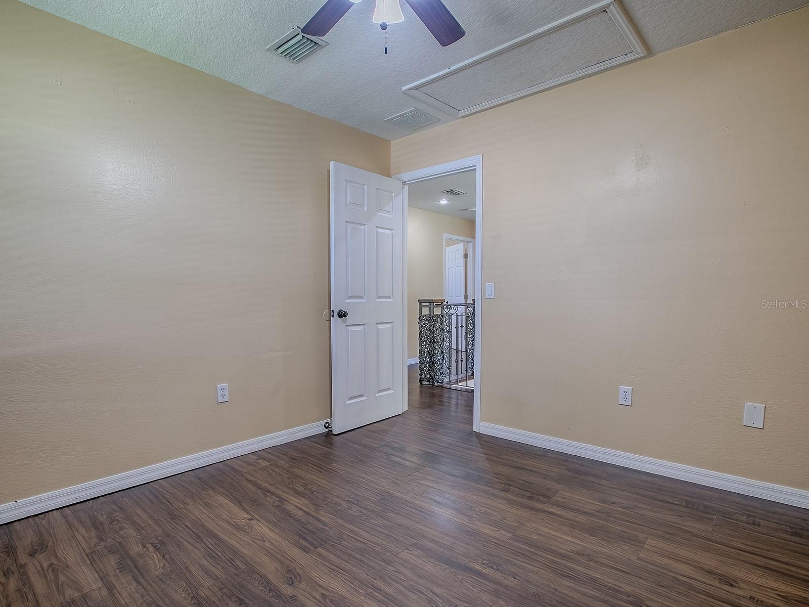 Listing photo id 21 for 1467 Pringle Place