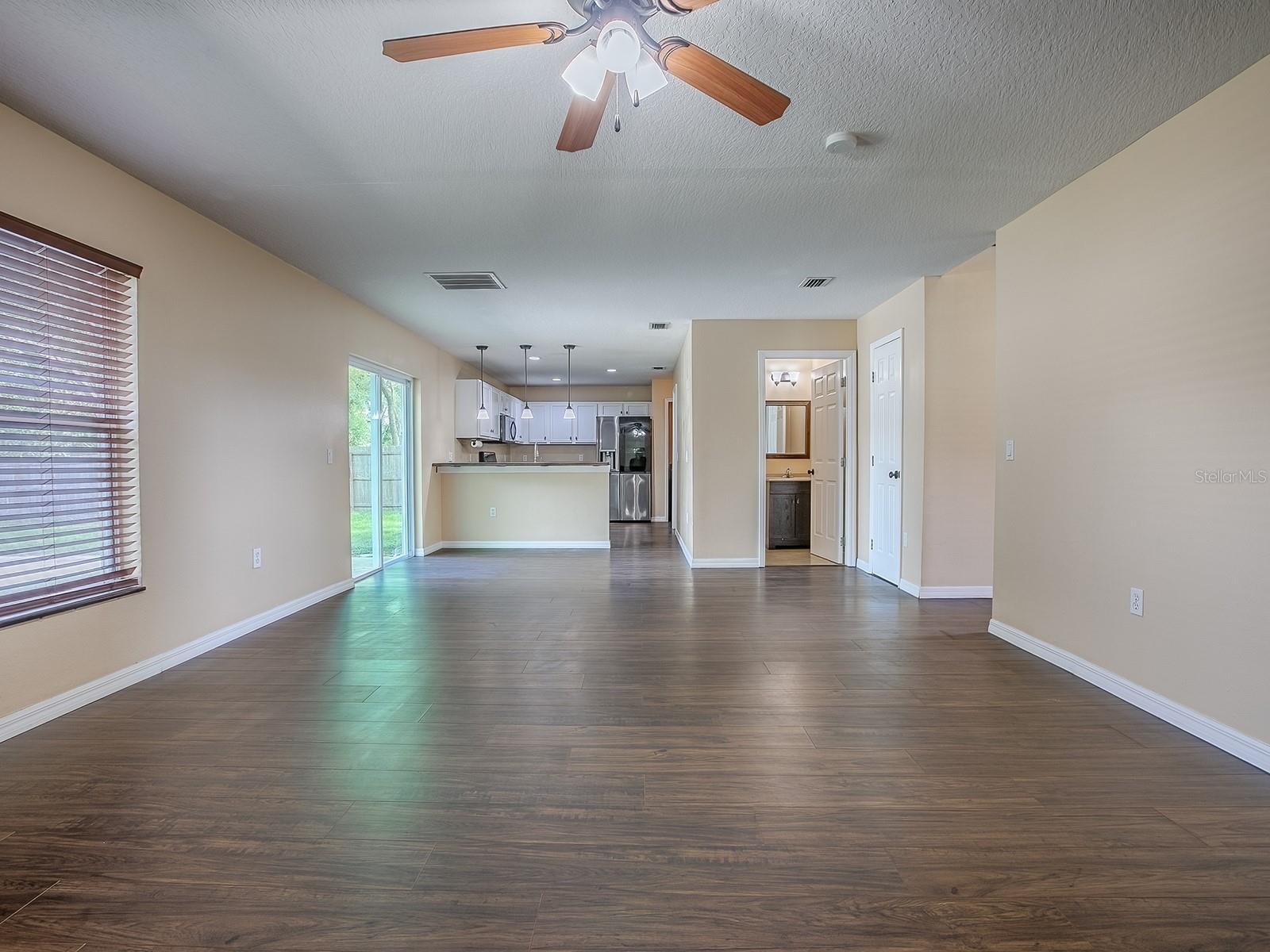 Listing photo id 23 for 1467 Pringle Place