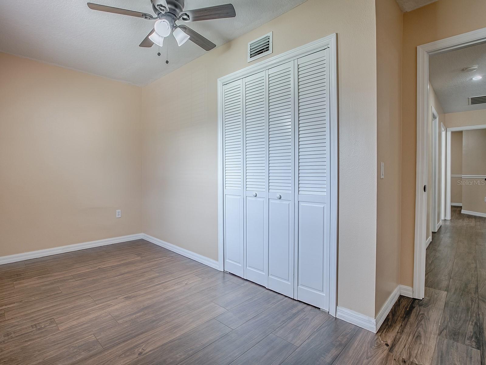 Listing photo id 25 for 1467 Pringle Place