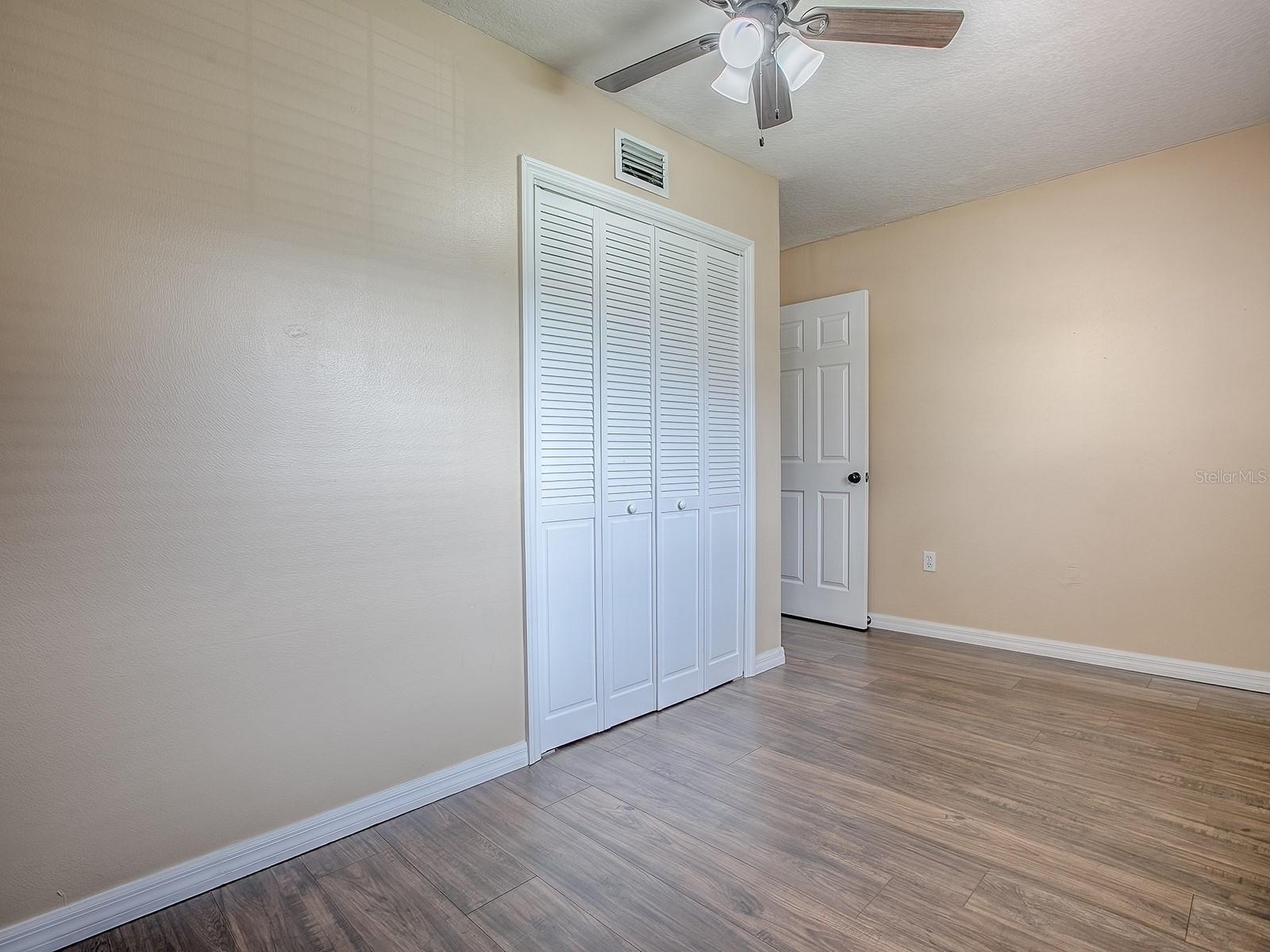 Listing photo id 26 for 1467 Pringle Place