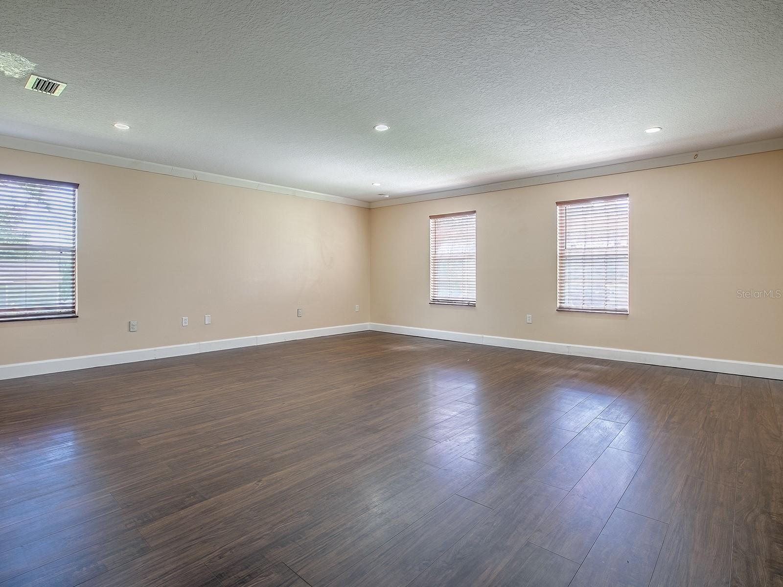 Listing photo id 27 for 1467 Pringle Place