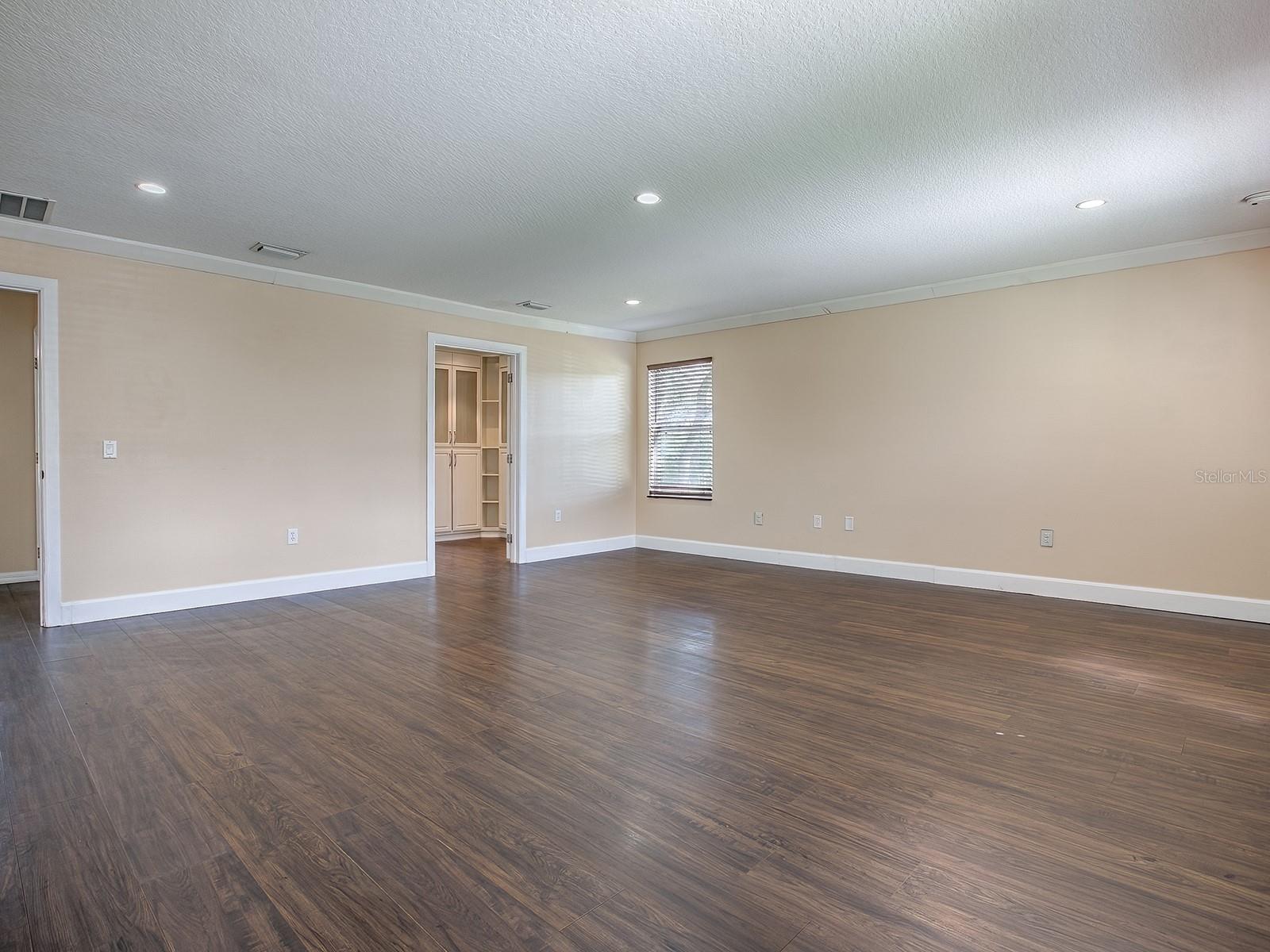 Listing photo id 28 for 1467 Pringle Place